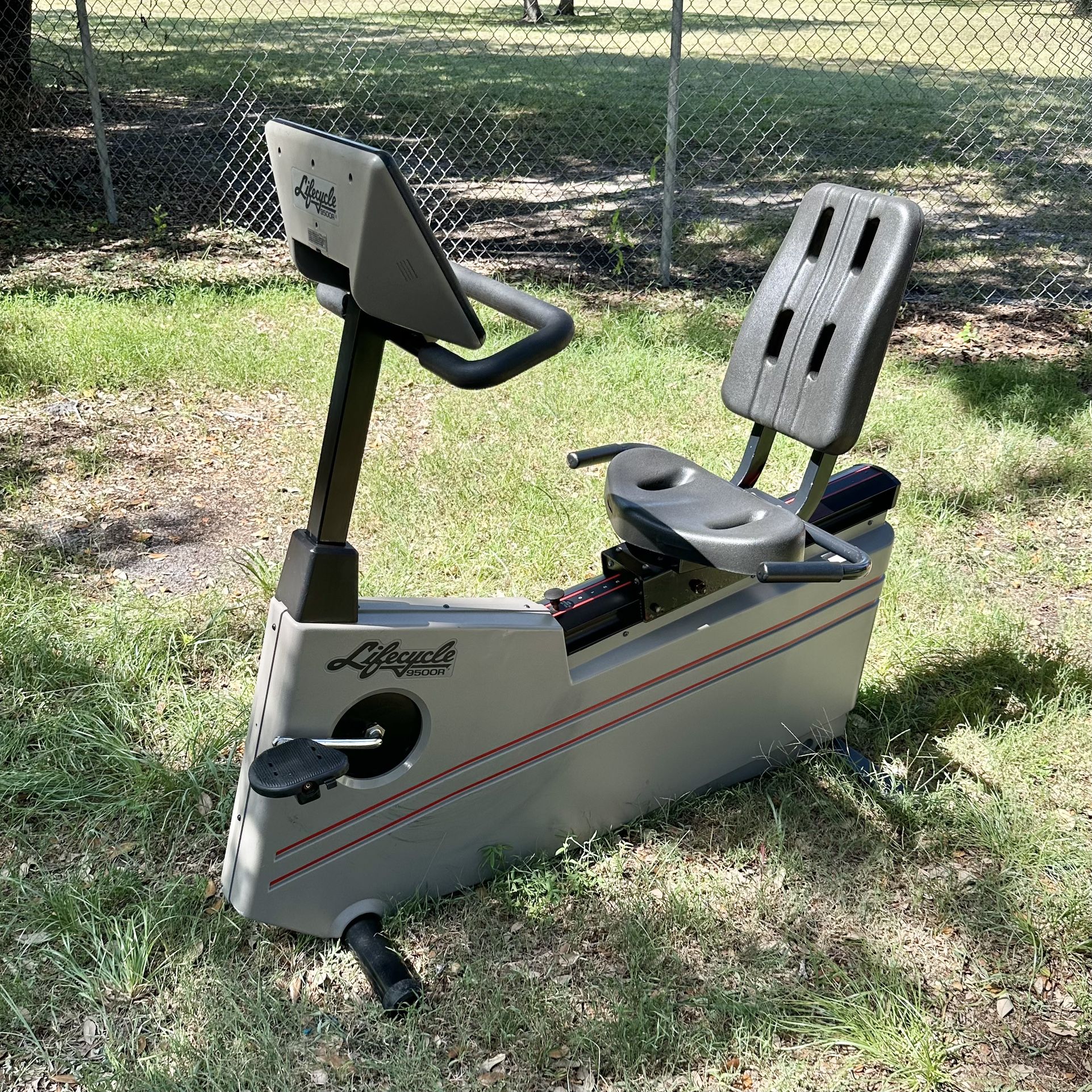  Commercial Grade Recumbent Bike Lifecycle 9500R 