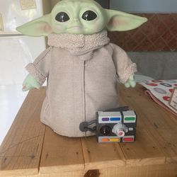 Baby Yoda w Remote Control