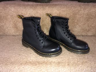 Black Dr. Martens 2y