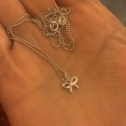 Sterling Silver Cute Bow . New