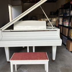 Kawai  Baby Grand Piano- Polished White 
