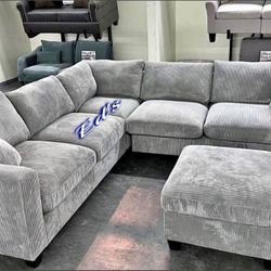 BRAND NEW 4PCS SETCCIONAL WITH OTTOMAN AND ACCENT PILLOWS INCLUDED $549
