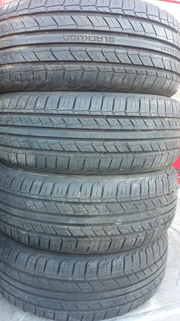 A set of Tires size 195 60 15
