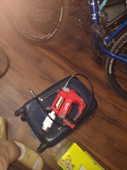 Milwaukee Cordless Grease Gun