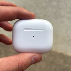 Digital Audio Earbuds & Charger 