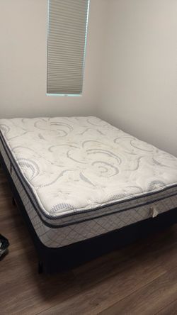 Queen size Serta Mattress