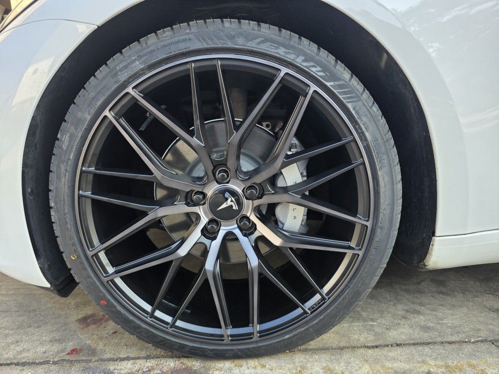 20"new Staggerd TESLA MODEL 3 Wheels & New Tires