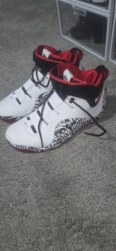 Nike LeBron 17 Graffiti