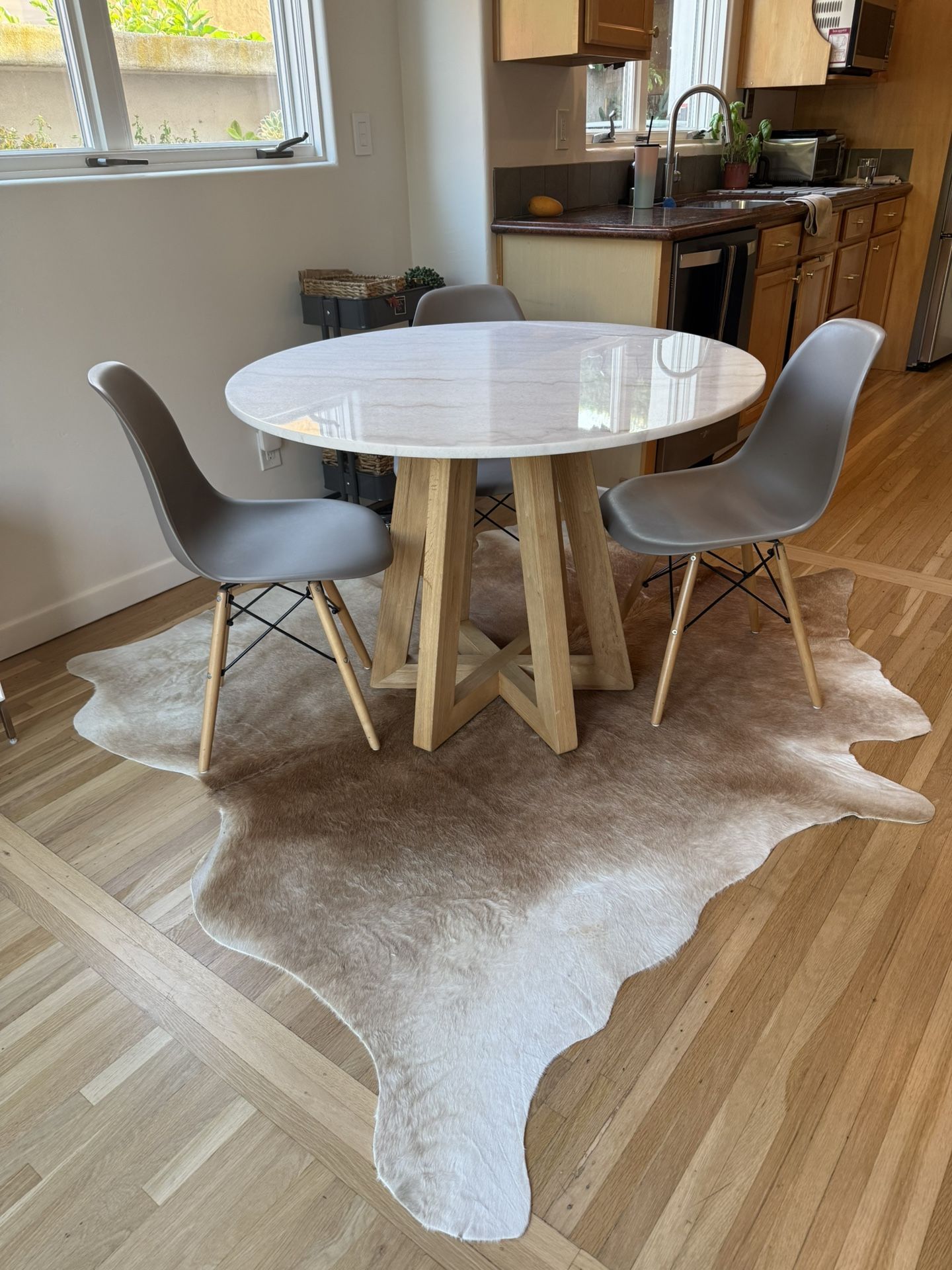 WEST ELM Marble dining table 42”
