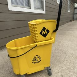 Niña Para Trapear Comersial