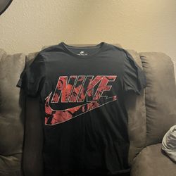 Men’s Nike T-Shirt Size Small