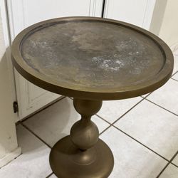 🩷Antique brass finish and a solid aluminum construction Table🩷