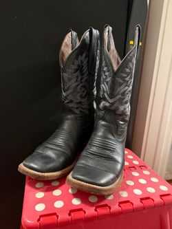 Women’s cover Boots size 7