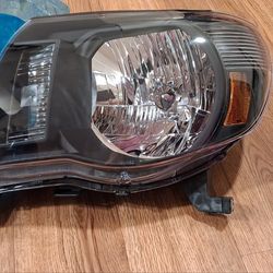 ****TACOMA  HEADLIGHTS****