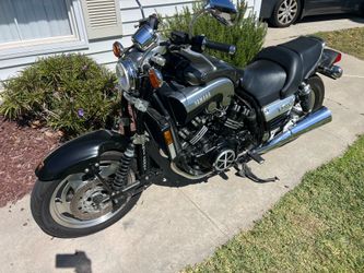 2002 Yamaha Vmax Carbon upgraded Unit Forks and 2 side platforms