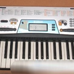 Yamaha PSR-170 61-Key Portable Electronic Keyboard.