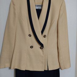 Beautiful Kasper Ladies Suit, Size 8