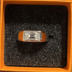 MOISSANITE  beautiful Pieces Different Sizes!