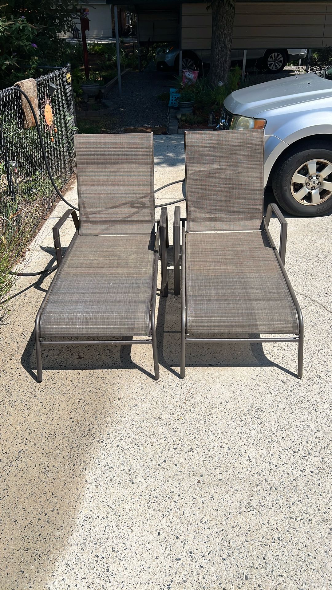 Set Of 2 Multi position Metal Frame Lounge Chairs With Durable Mesh Seating