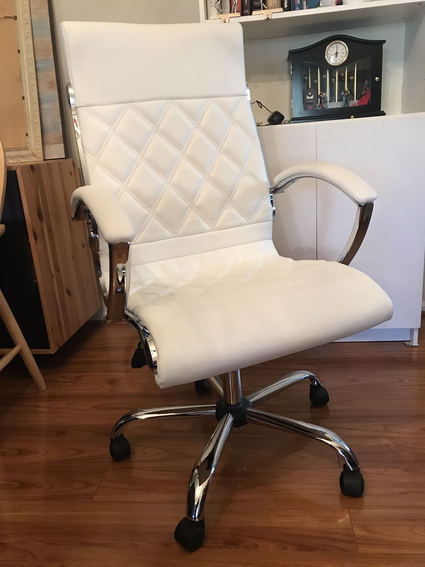 Elegant white leather office chair (like new)