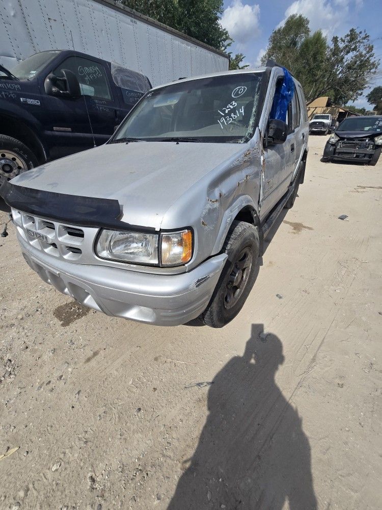 2003 Izuzu Rodeo 3.2 Motor Automatic Transmission For Parts Only Gm Auto Parts 221 Hambrick Rd (contact info removed)/(contact info removed) LUIS
