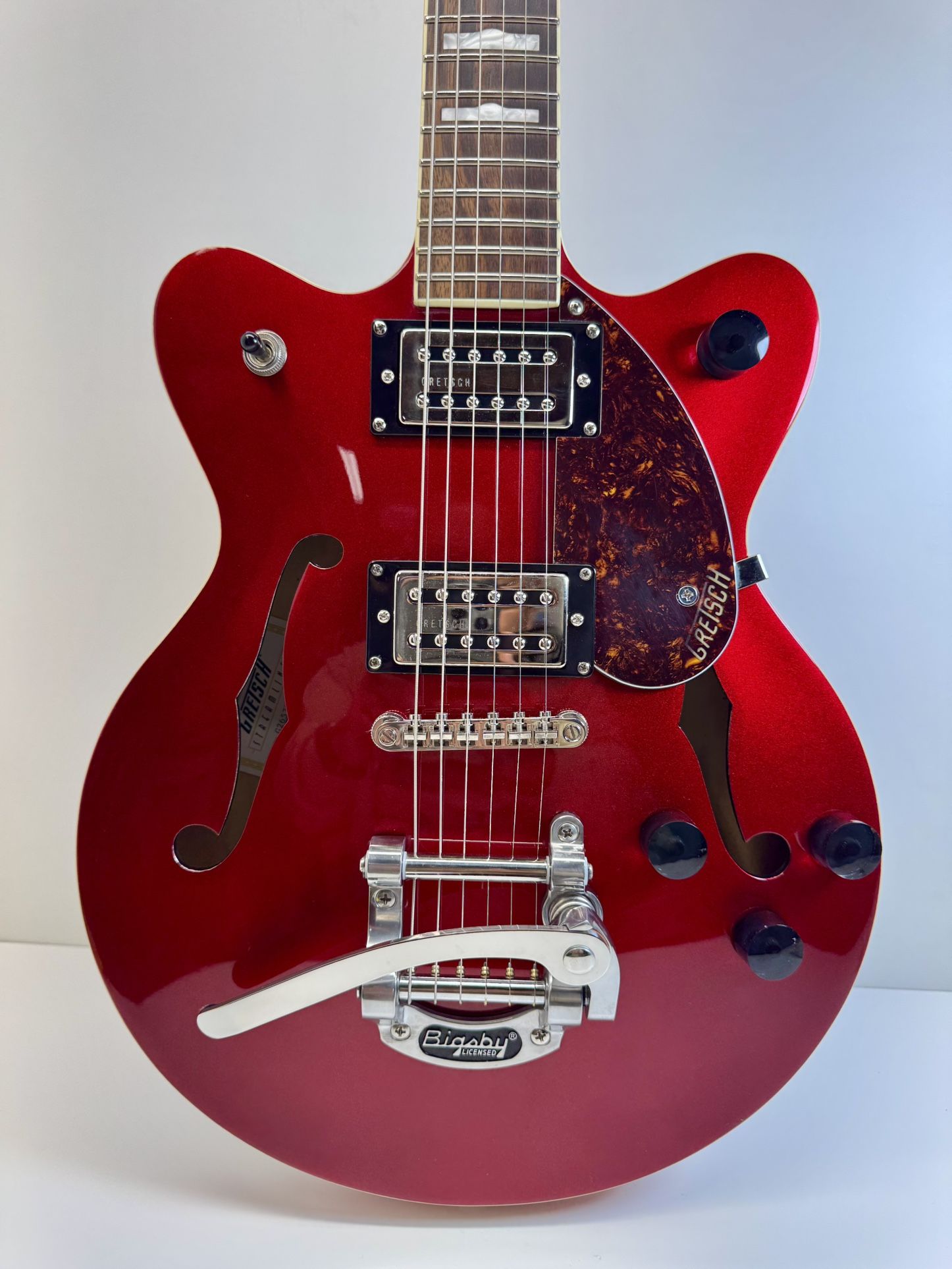 Gorgeous Gretsch Guitars G2657T Streamliner Center Block Jr. Double-Cut With Bigsby Electric Guitar Candy Apple Red