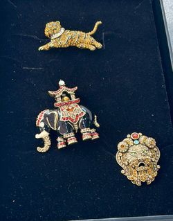 Heidi Daus brooch set