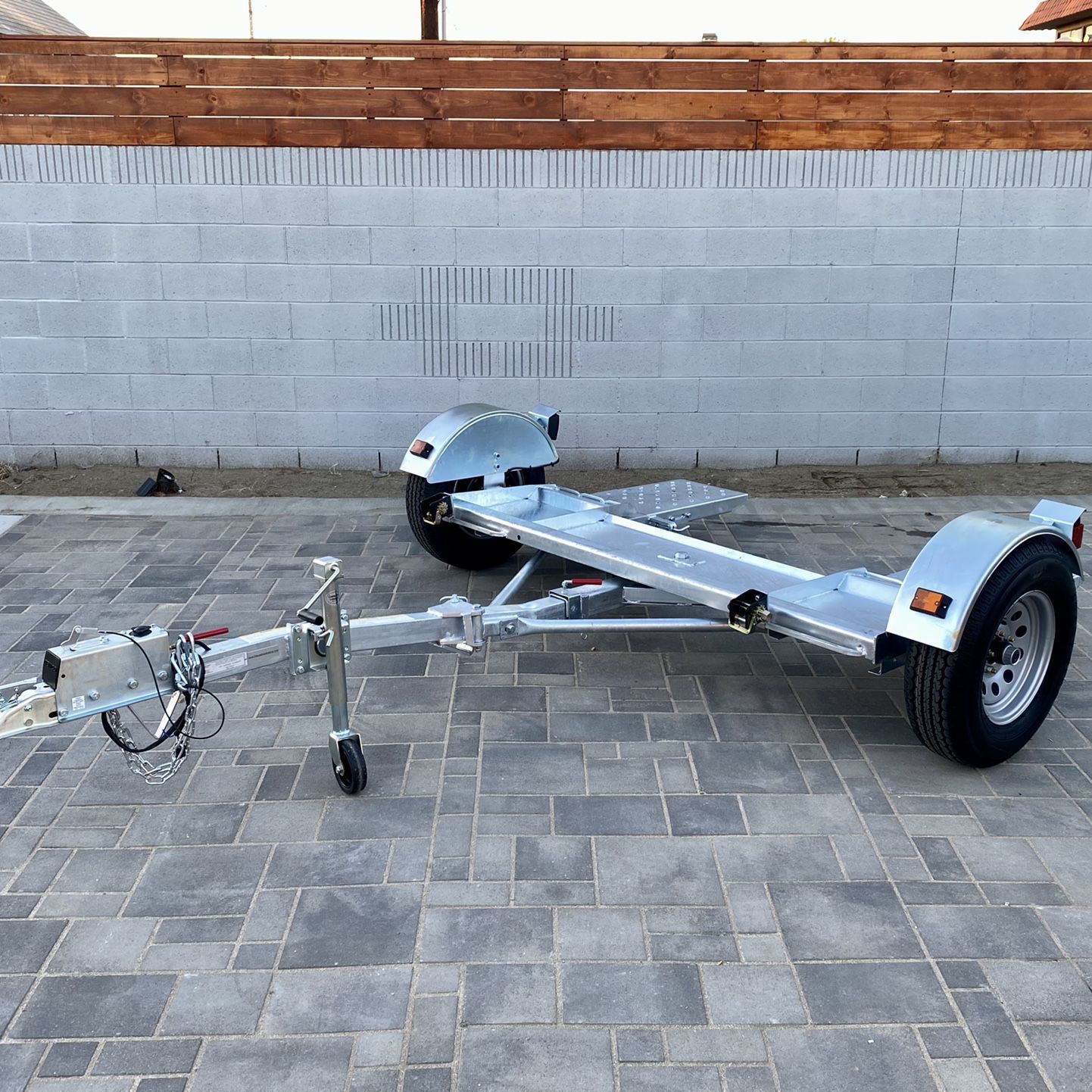 Folding tow Dolly With Surge Brakes