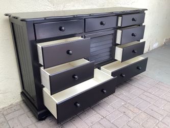 9 DRAWERS DRESSER