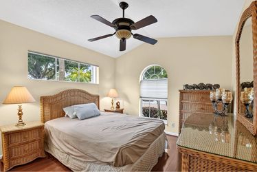 Full bedroom