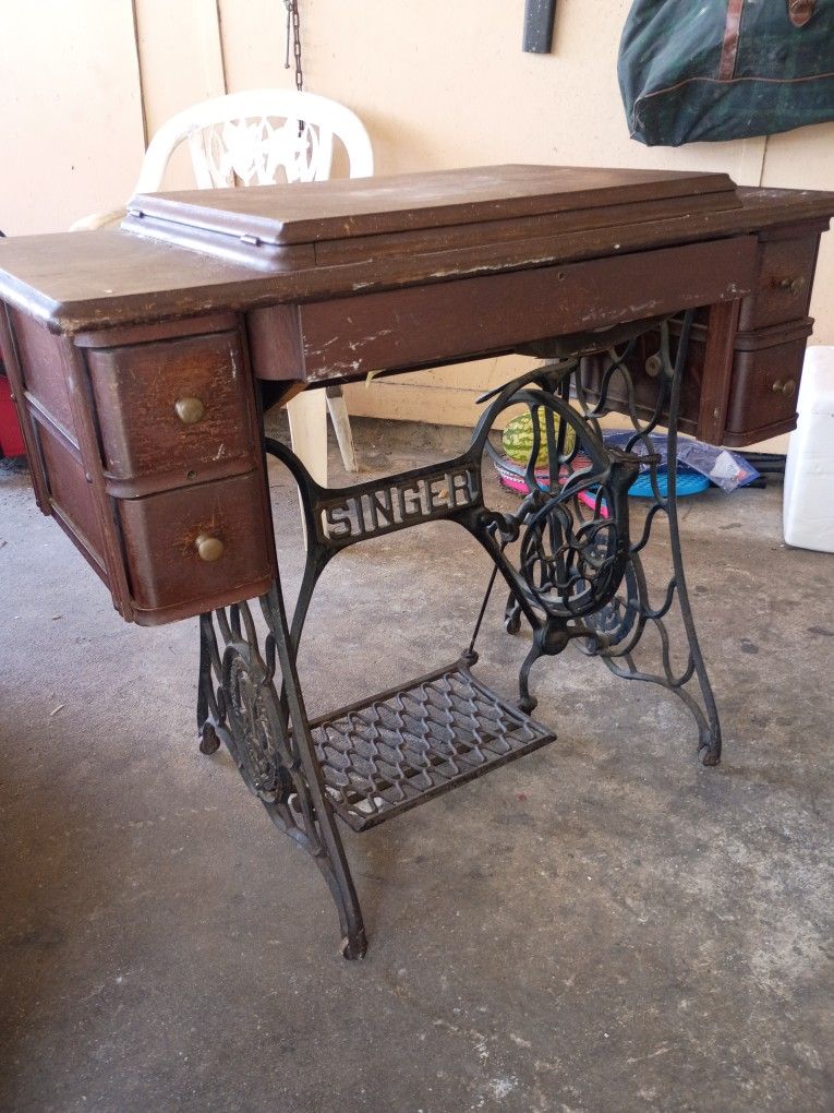 1912 Singer Sewing Machine