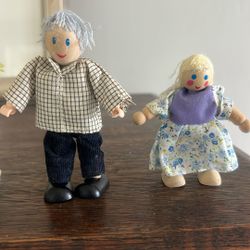 Wooden Dolls family 