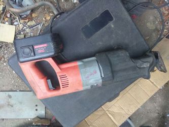 Milwaukee 18 volt heavy duty reciprocating saw works great no charger