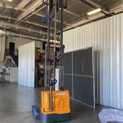 Brand New Electric Forklift / Pallet Stacker / Pallet Jack 