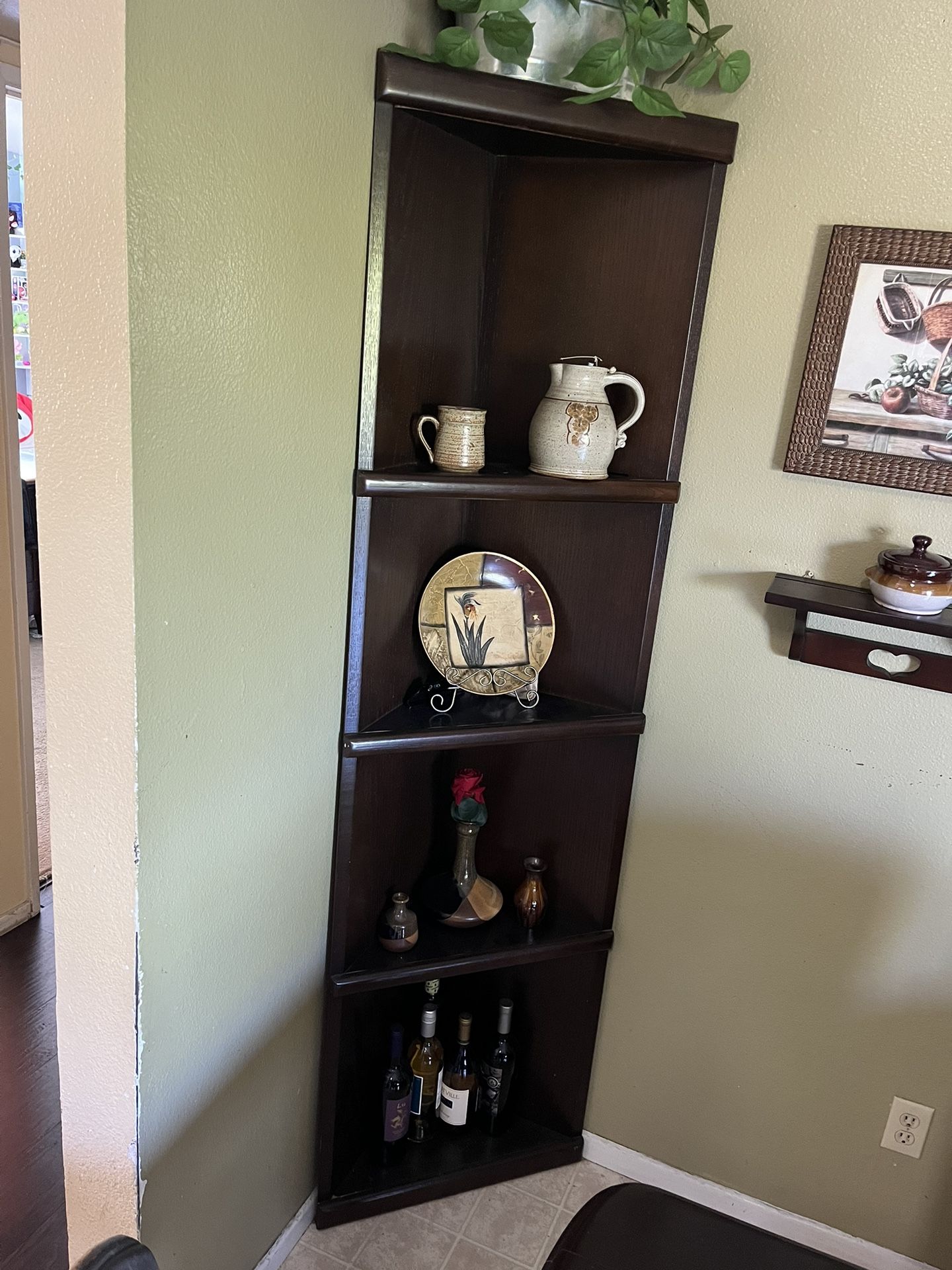 Corner Shelves 