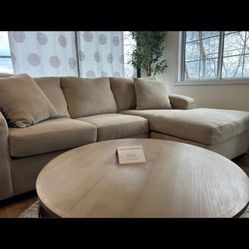 F.F.D🚚⚡️ Ashley Two Piece Sectional w/ Reversible Chaise - Mint Condition❗️(Retails $1600)