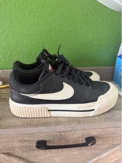 Nike Court Legacy Lifts Women’s