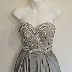 Mac Duggal Prom Dress size 0 long strapless bustier gown Woman Dinner Gown sleeveless Sequin Silver
