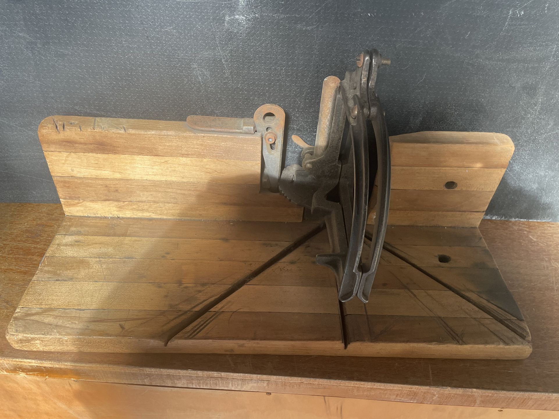 #554 Vintage Perfection Miter Box