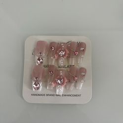 Press on nails