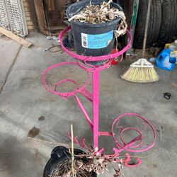 Horseshoe Footed Plant Stand , Maceta