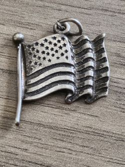 STERLING SILVER USA FLAG 2GM 