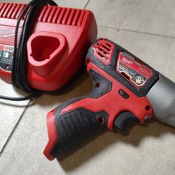 Milwaukee Impact Driver Drill With Charger 