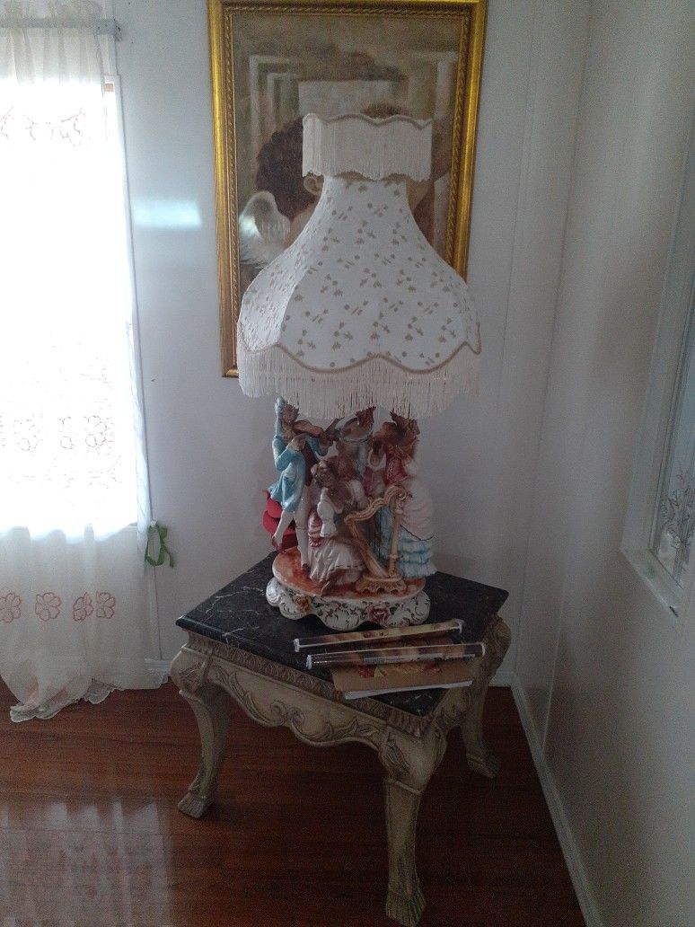 Capodimonti, victorian genuine antique figuring table lamp