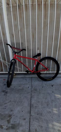 Red Steet Co Frame Trade