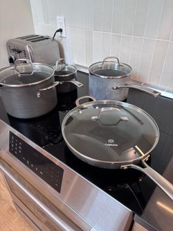 Nonstick Calphalon set of pots and pan
