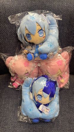 Yuki Miku plushies