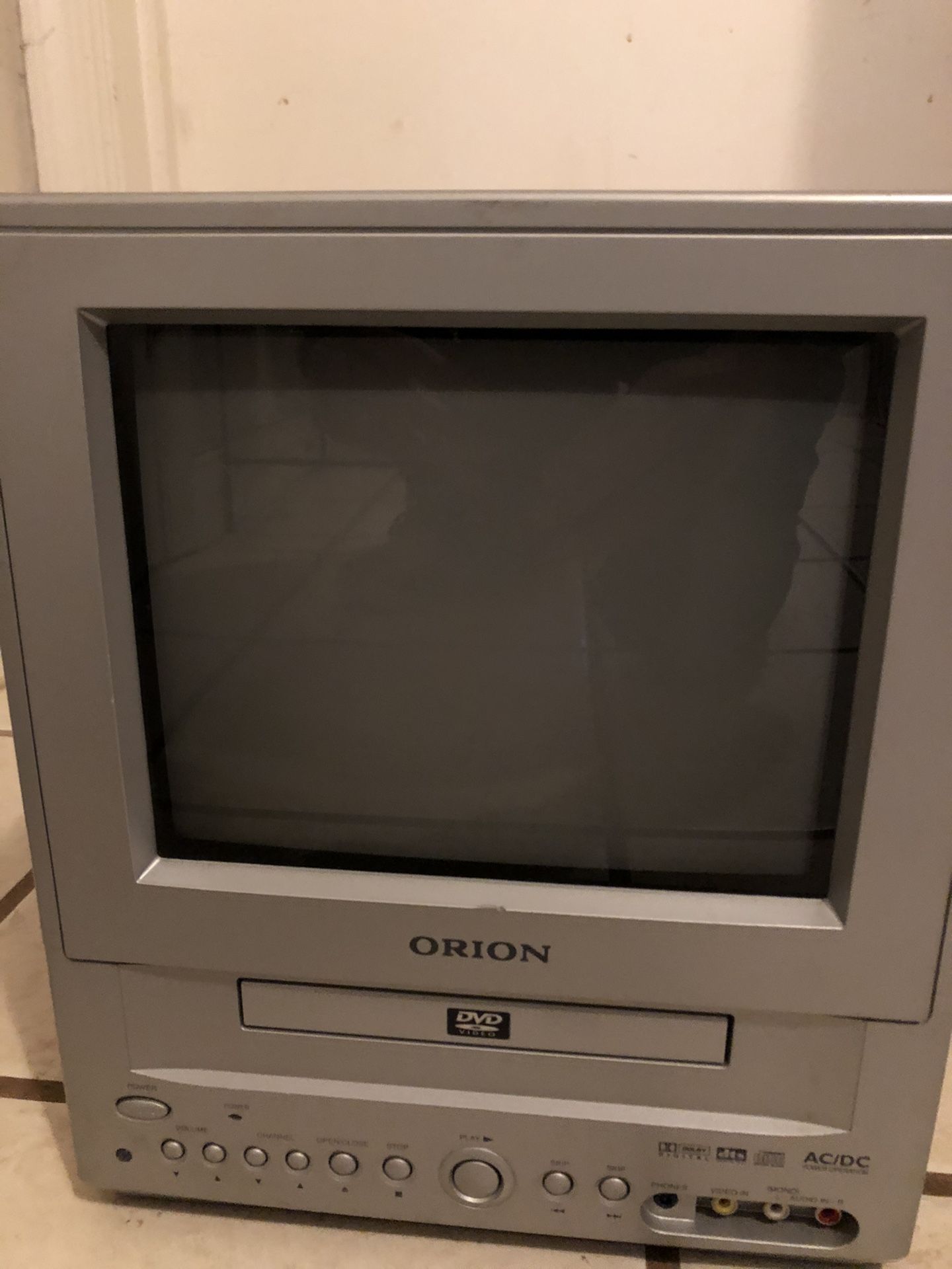 COMBO ORION 9" TV DVD CRT PORTABLE TELEVISION TVDVD092 GAMING CAMPING