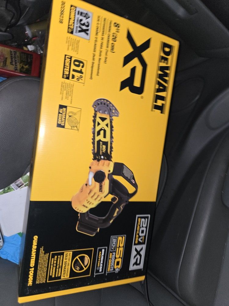 New Dewalt 8in Pruning Chainsaw