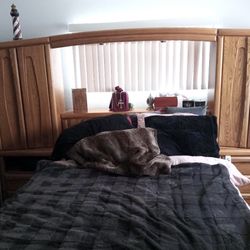 FREE SOLID OAK BEDROOM FURNITURE WITH DRESSER